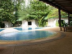 Součástí ubytovacích resortů bývají i vnitřní bazény